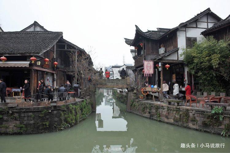 是不是情侣头像—智能问答网页,解答你的疑问
